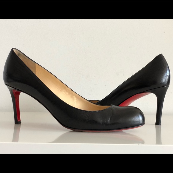 Christian Louboutin Shoes - CHRISTIAN LOUBOUTIN BLACK LEATHER PUMPS, 
SIZE 39